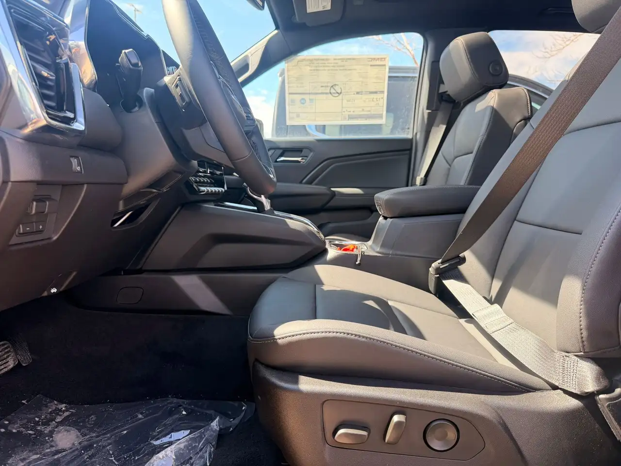 GMC Canyon photo GMC Canyon