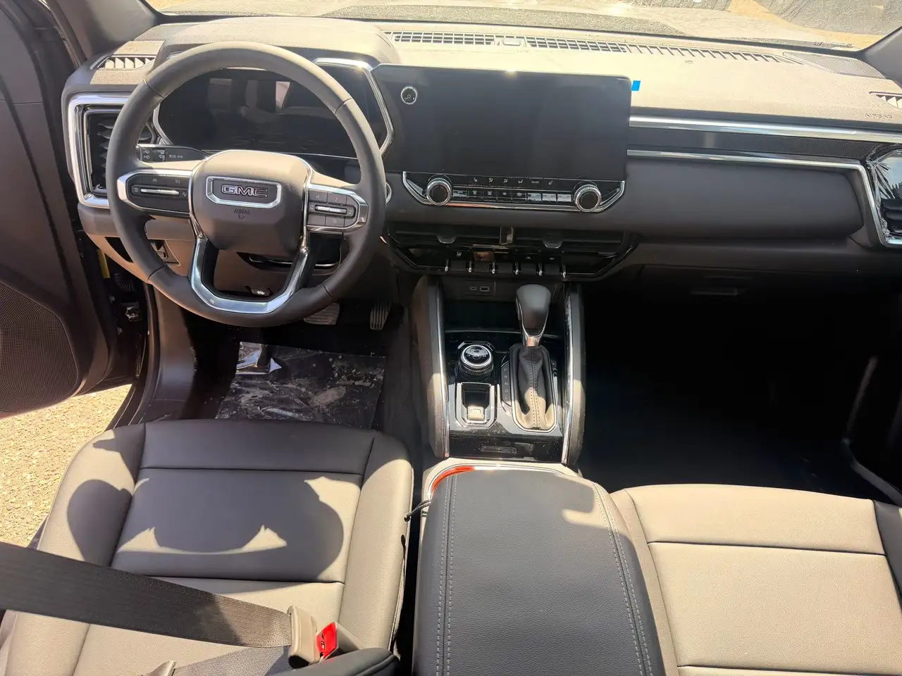 GMC Canyon photo GMC Canyon