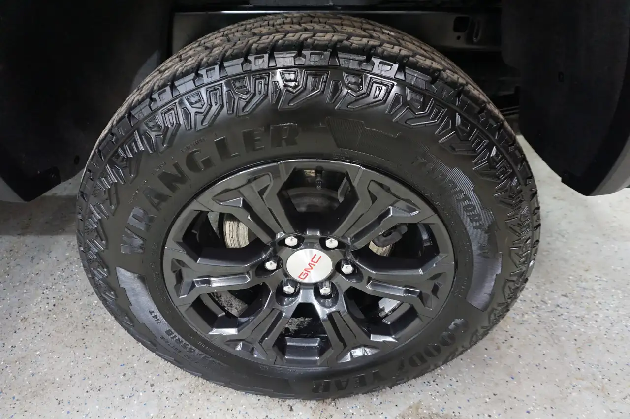 GMC Canyon photo GMC Canyon