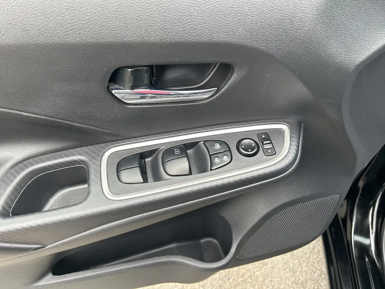 Nissan Versa снимка Nissan Versa
