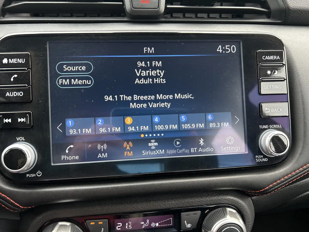 Nissan Versa снимка Nissan Versa