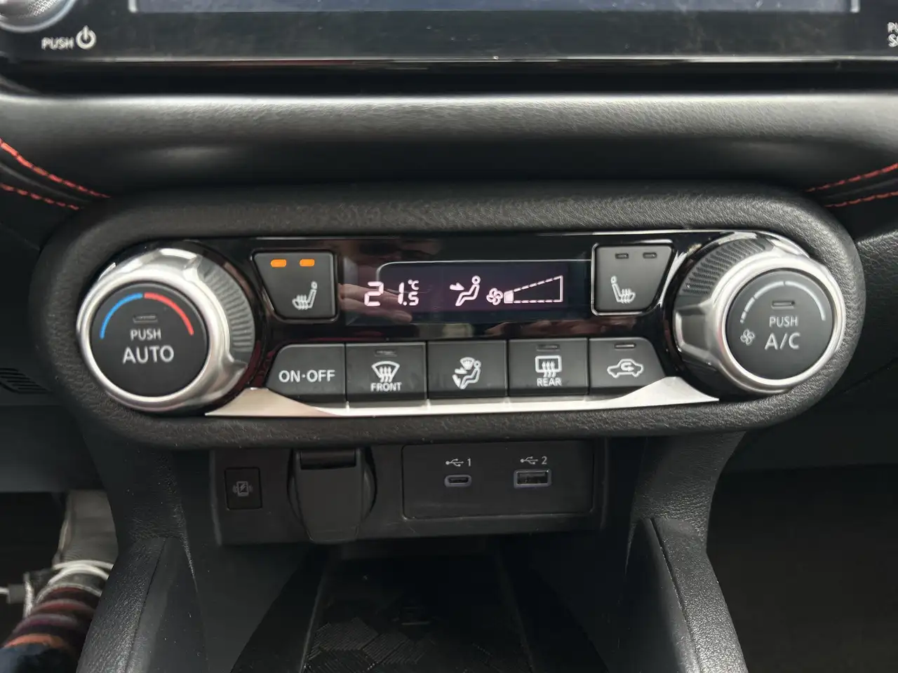 Nissan Versa снимка Nissan Versa