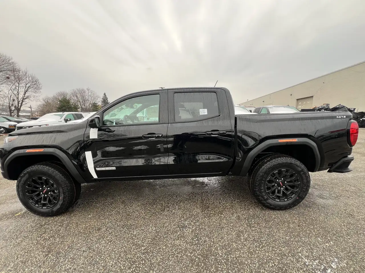 GMC Canyon photo GMC Canyon