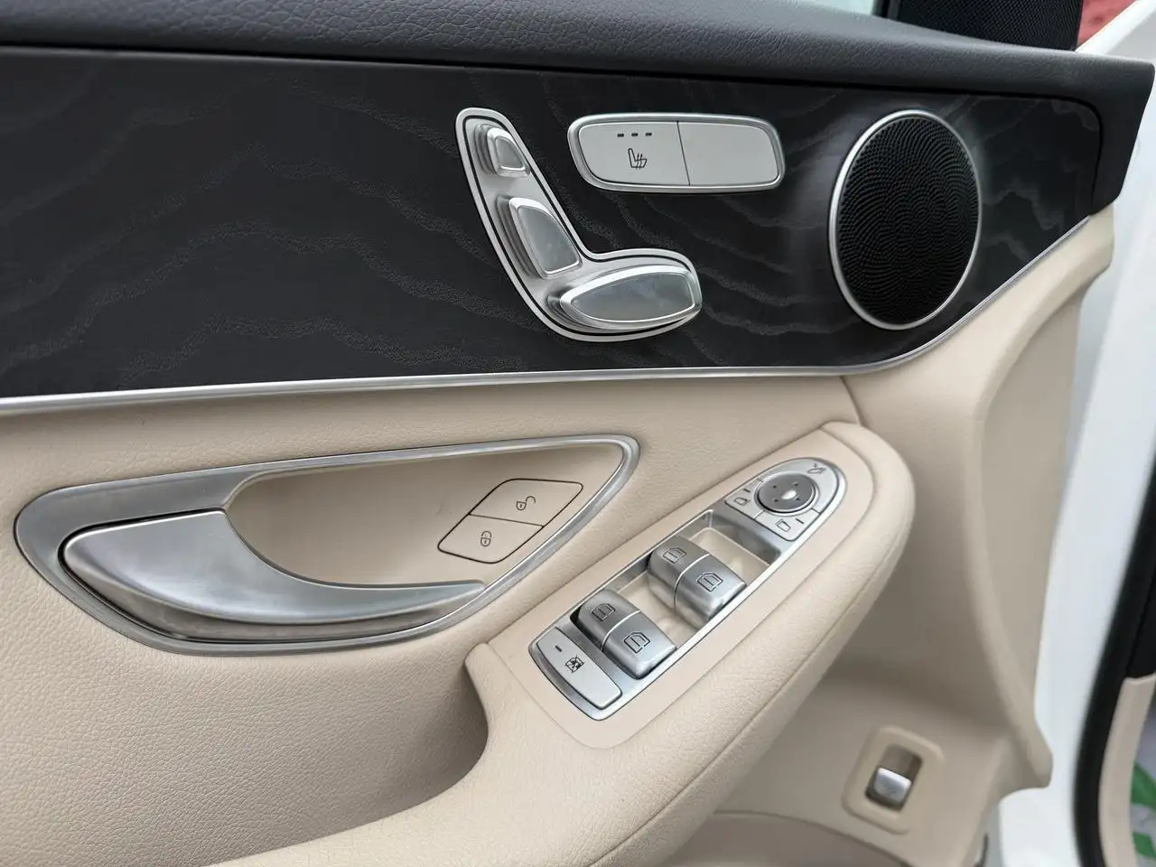 Mercedes-Benz GLC снимка Mercedes-Benz GLC