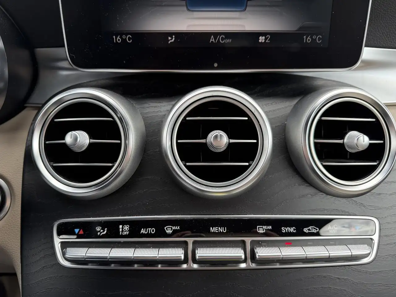 Mercedes-Benz GLC снимка Mercedes-Benz GLC