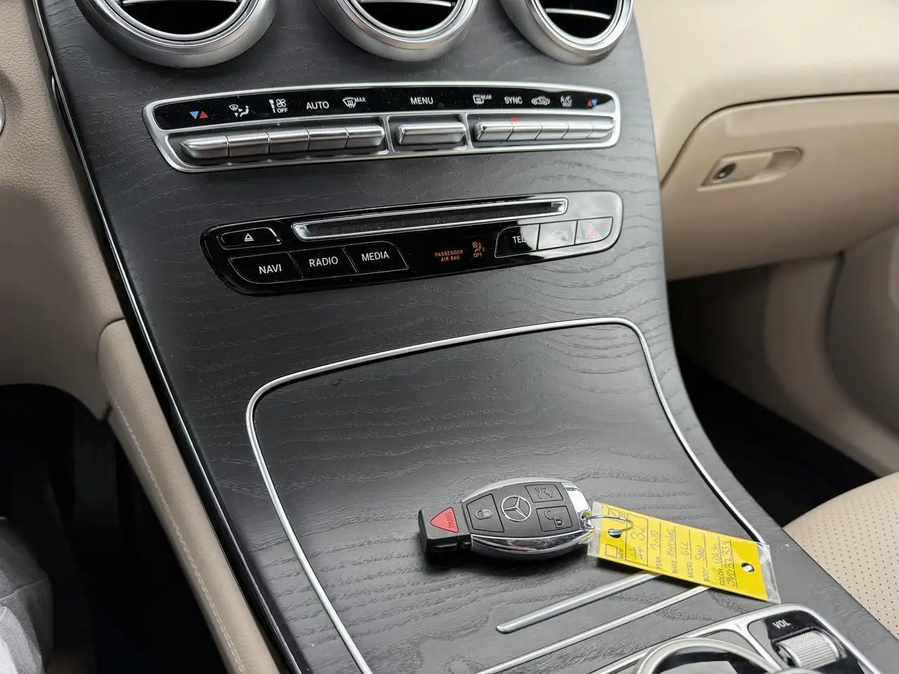 Mercedes-Benz GLC снимка Mercedes-Benz GLC