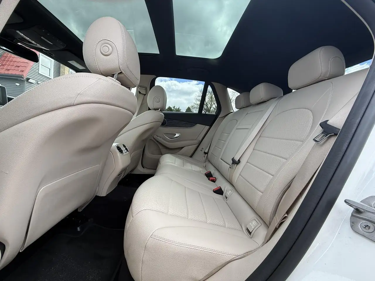 Mercedes-Benz GLC снимка Mercedes-Benz GLC