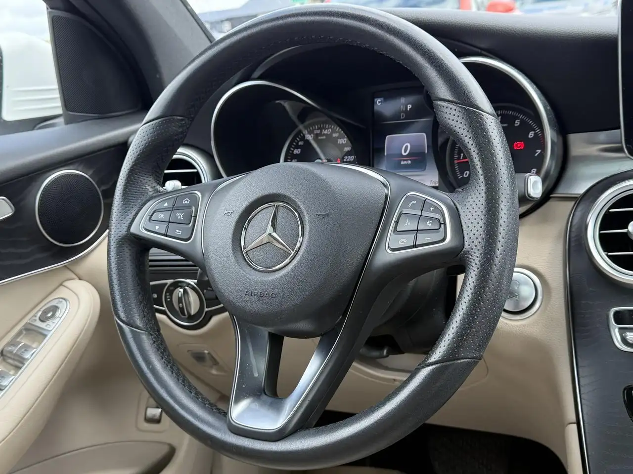 Mercedes-Benz GLC снимка Mercedes-Benz GLC