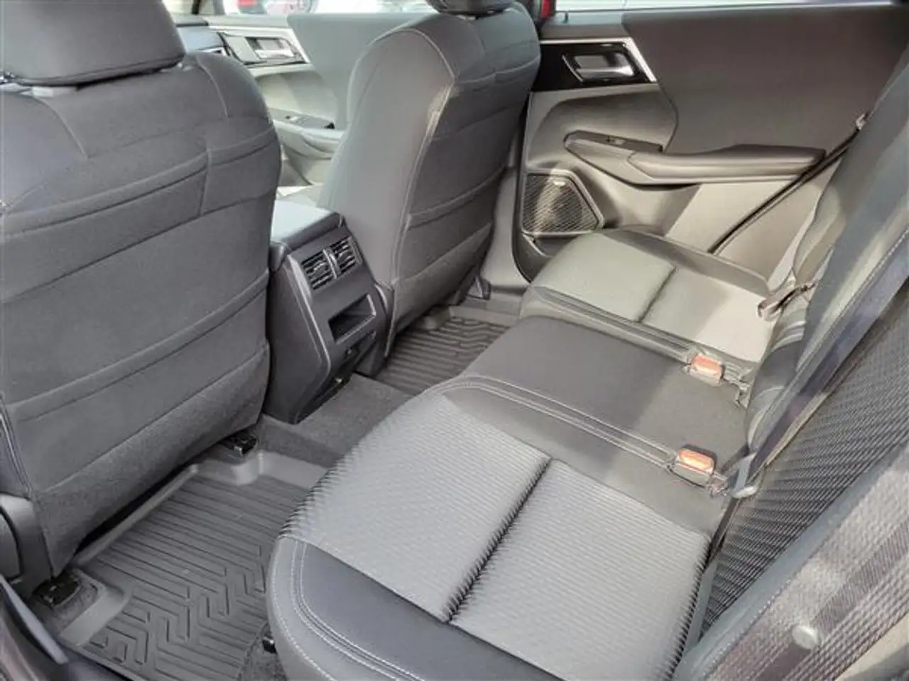 Mitsubishi Outlander снимка Mitsubishi Outlander