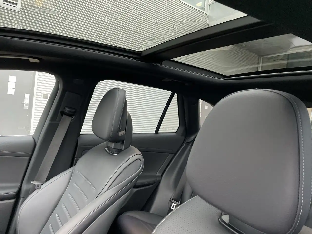 Mercedes-Benz GLC снимка Mercedes-Benz GLC