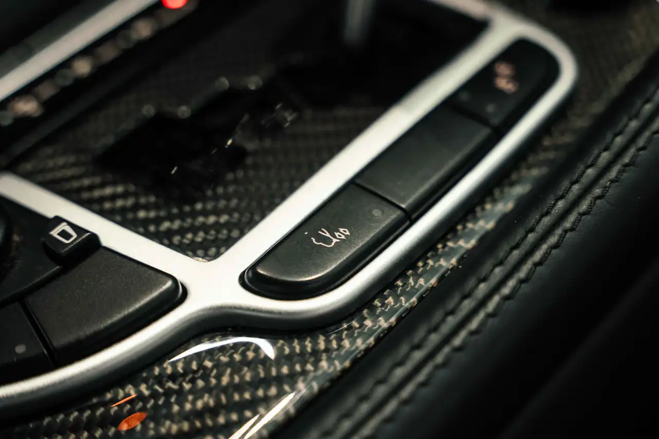 Mercedes-Benz SL снимка Mercedes-Benz SL