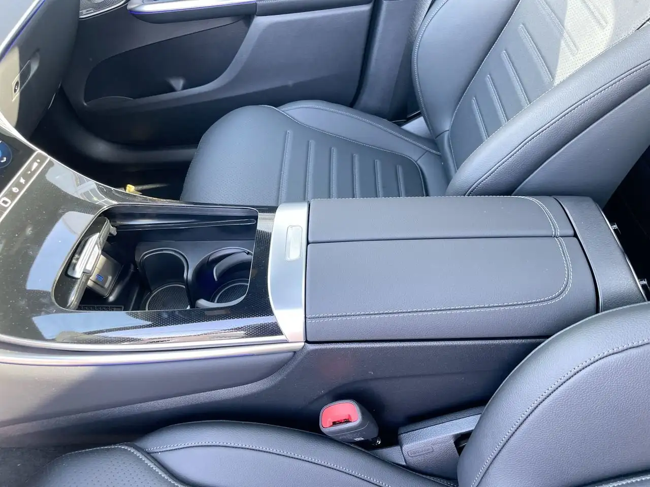 Mercedes-Benz GLC снимка Mercedes-Benz GLC