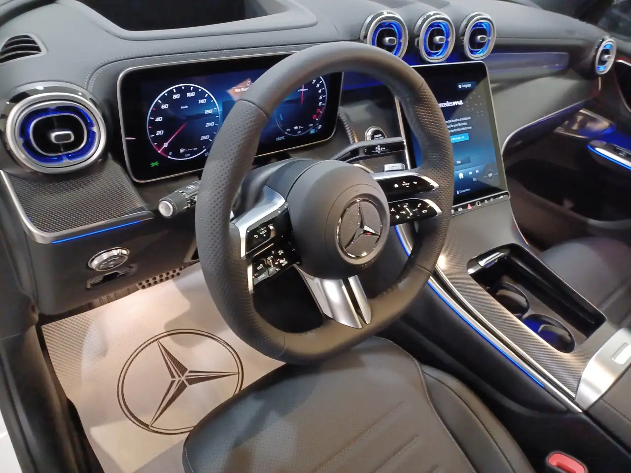 Mercedes-Benz GLC снимка Mercedes-Benz GLC