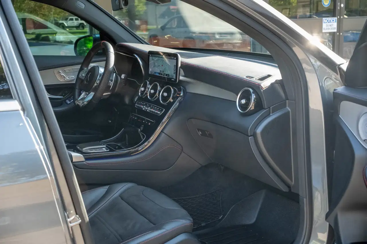 Mercedes-Benz GLC снимка Mercedes-Benz GLC