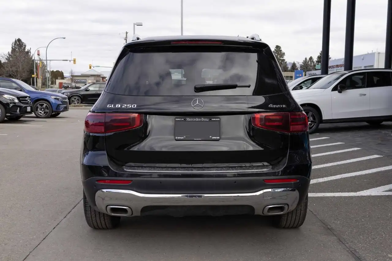 Mercedes-Benz GLB снимка Mercedes-Benz GLB