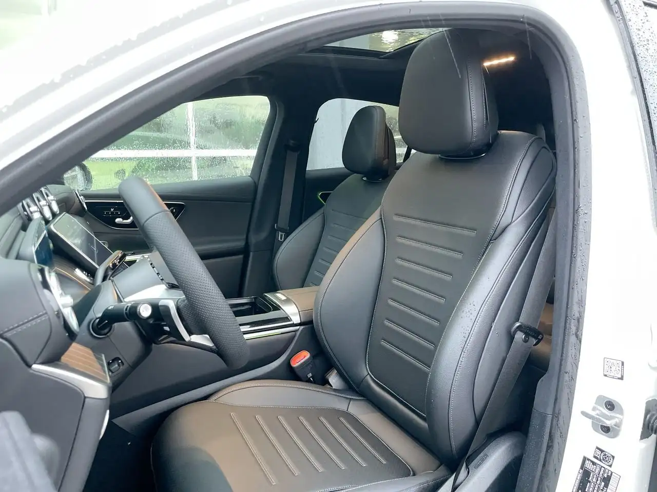 Mercedes-Benz GLC снимка Mercedes-Benz GLC