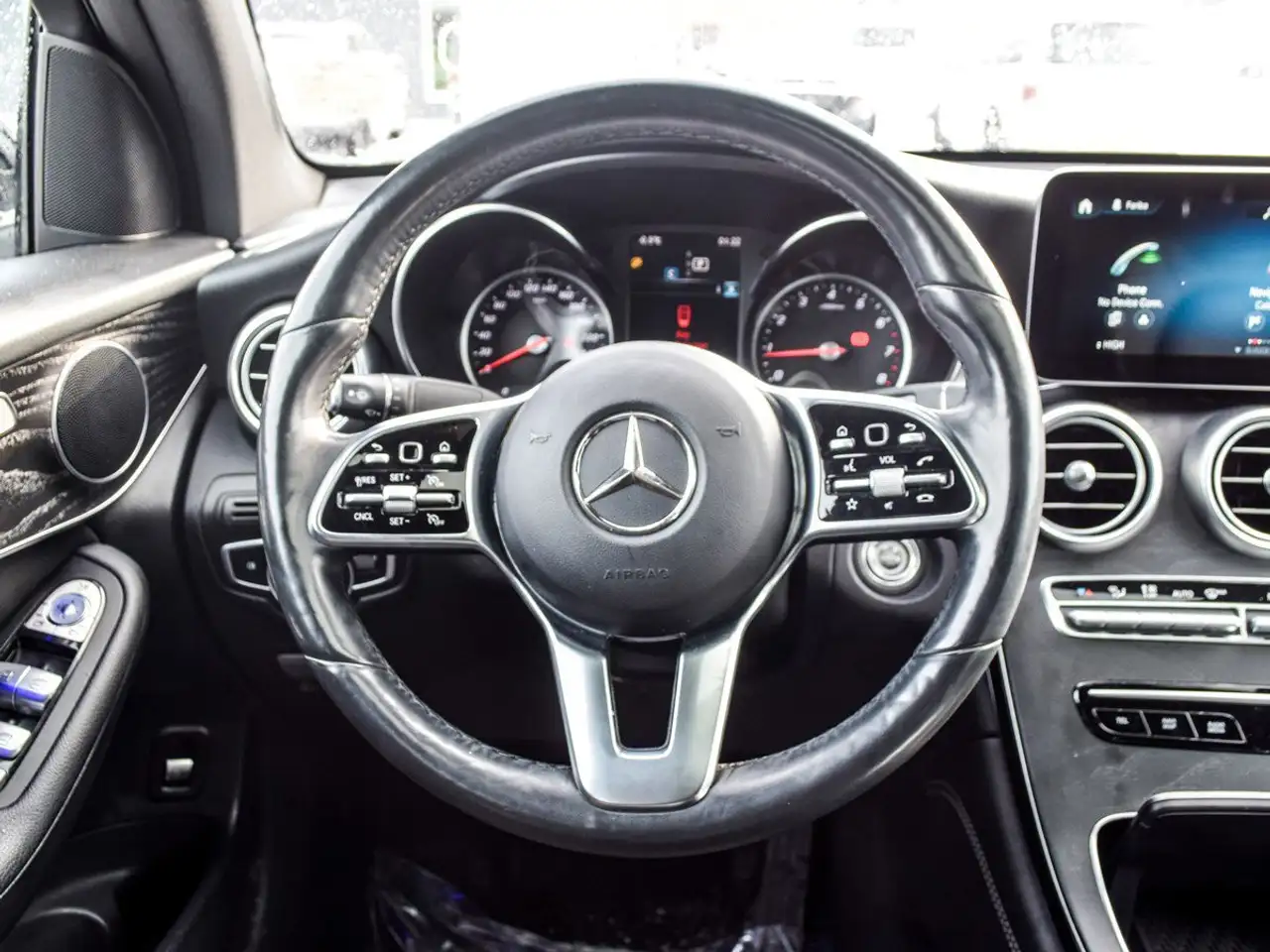 Mercedes-Benz GLC снимка Mercedes-Benz GLC