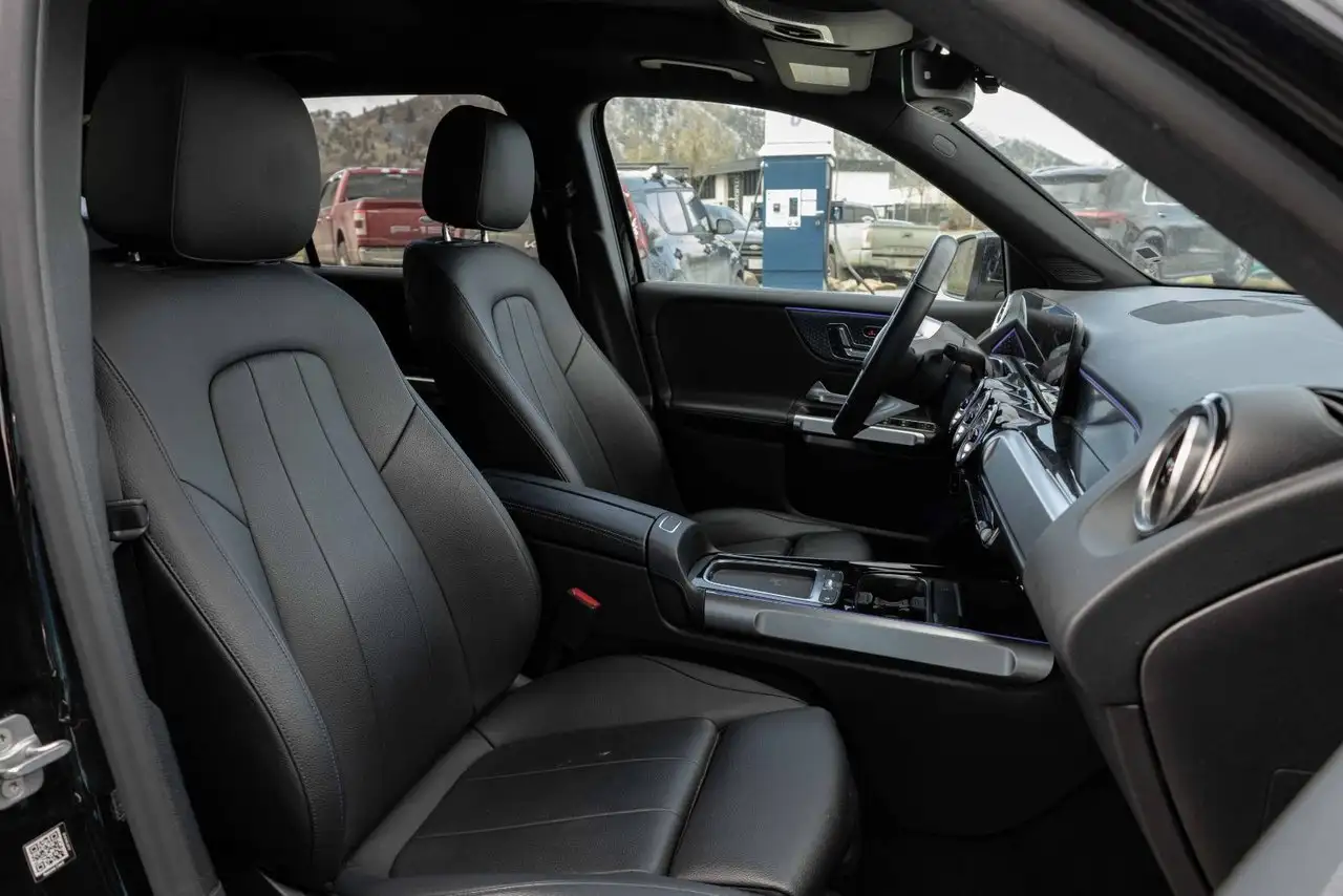 Mercedes-Benz GLB снимка Mercedes-Benz GLB