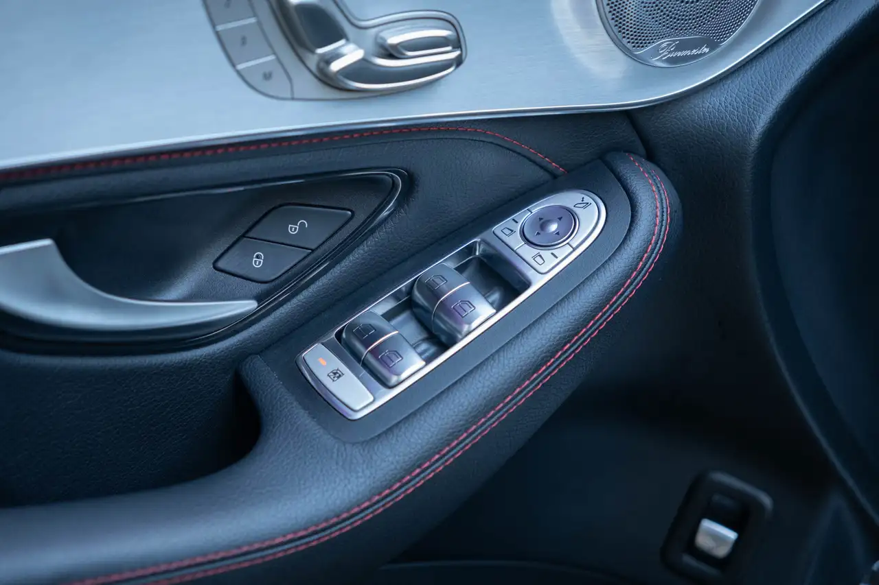 Mercedes-Benz GLC снимка Mercedes-Benz GLC