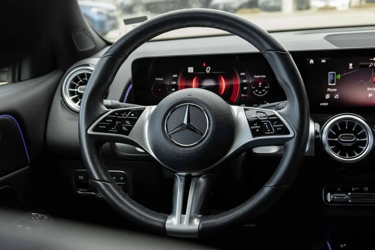 Mercedes-Benz GLB снимка Mercedes-Benz GLB