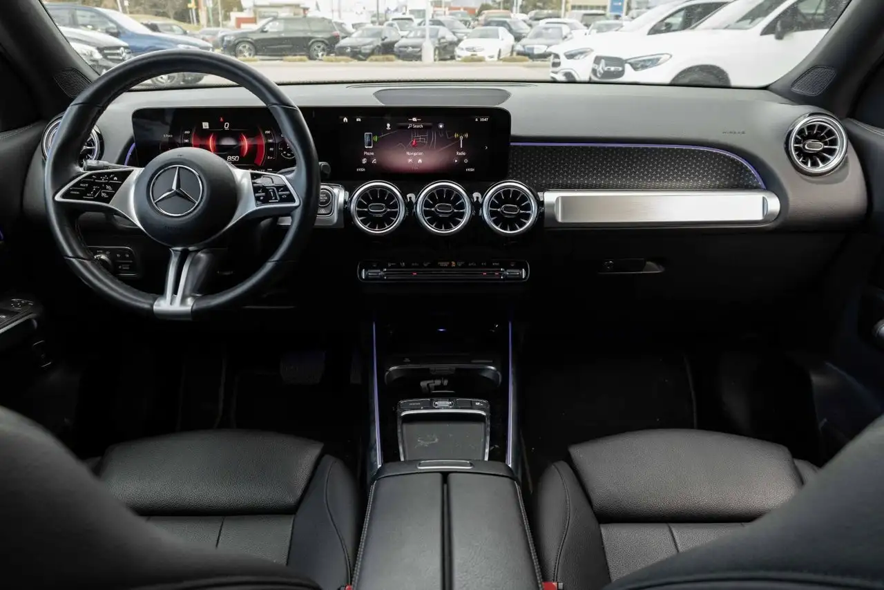 Mercedes-Benz GLB снимка Mercedes-Benz GLB