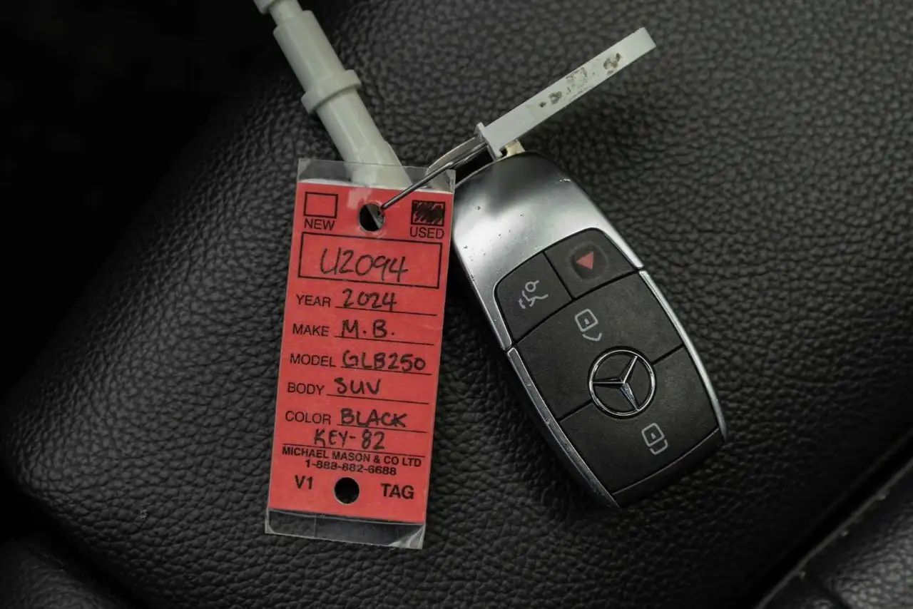 Mercedes-Benz GLB снимка Mercedes-Benz GLB