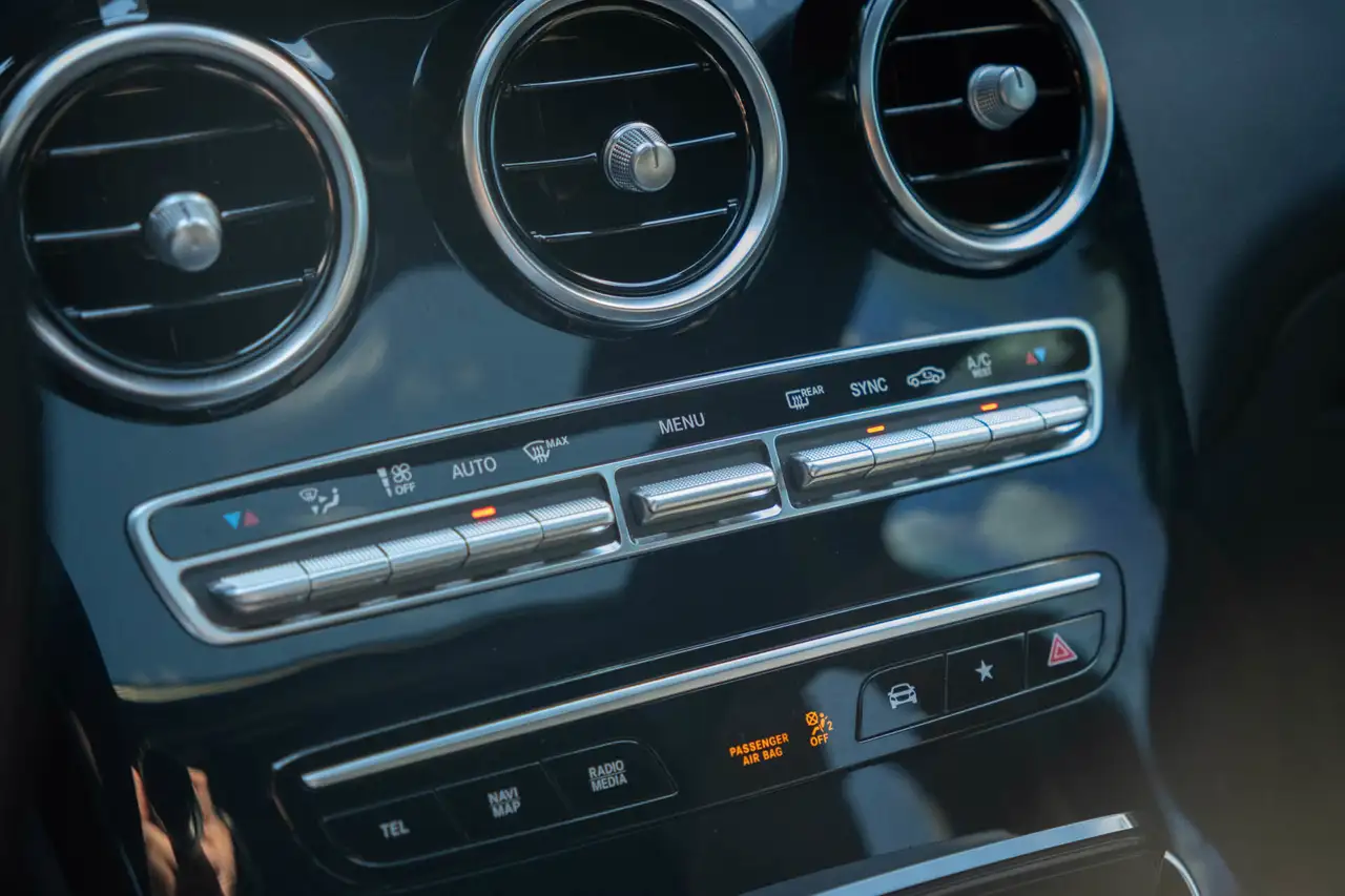 Mercedes-Benz GLC снимка Mercedes-Benz GLC