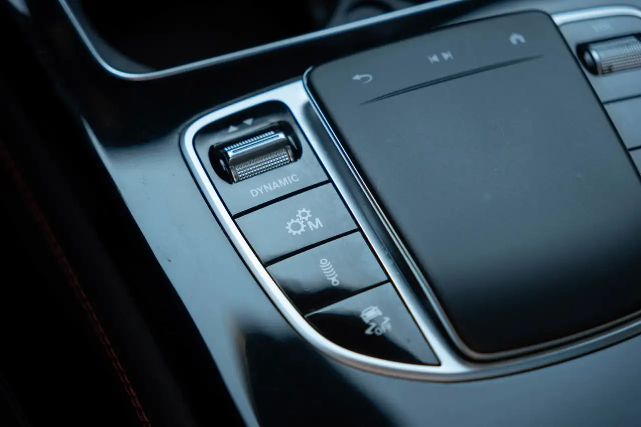 Mercedes-Benz GLC снимка Mercedes-Benz GLC
