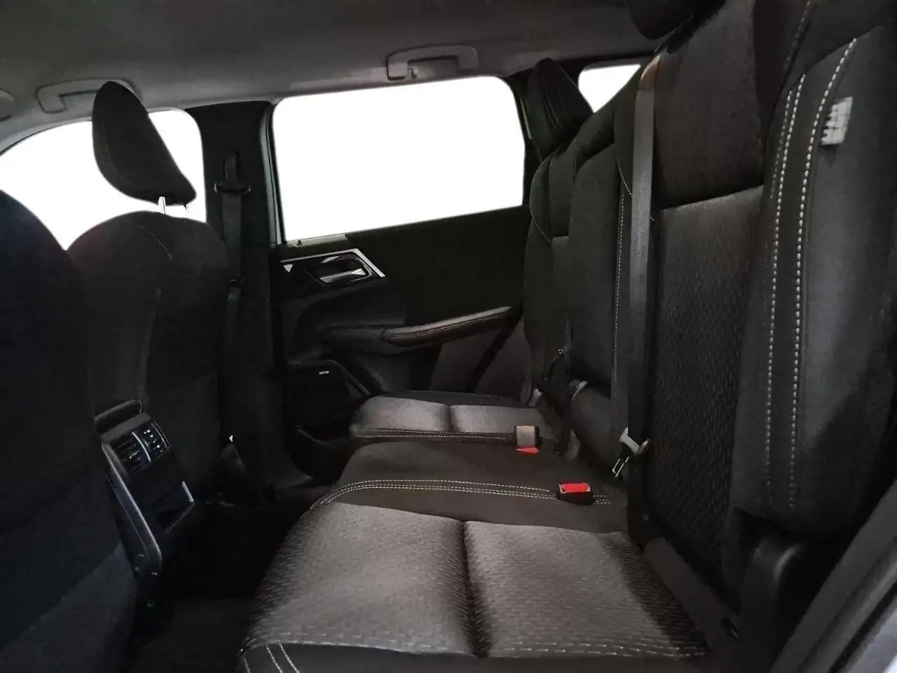 Mitsubishi Outlander снимка Mitsubishi Outlander