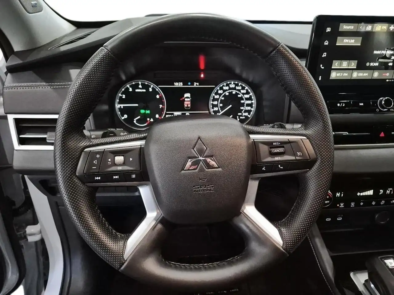 Mitsubishi Outlander снимка Mitsubishi Outlander