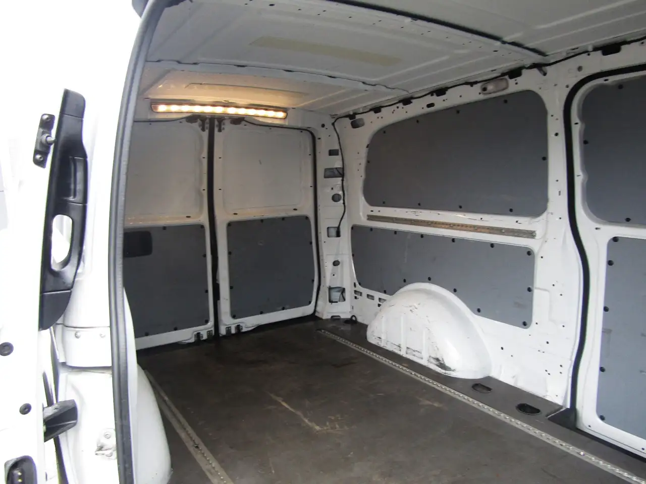 Mercedes-Benz Metris Cargo Van снимка Mercedes-Benz Metris Cargo Van