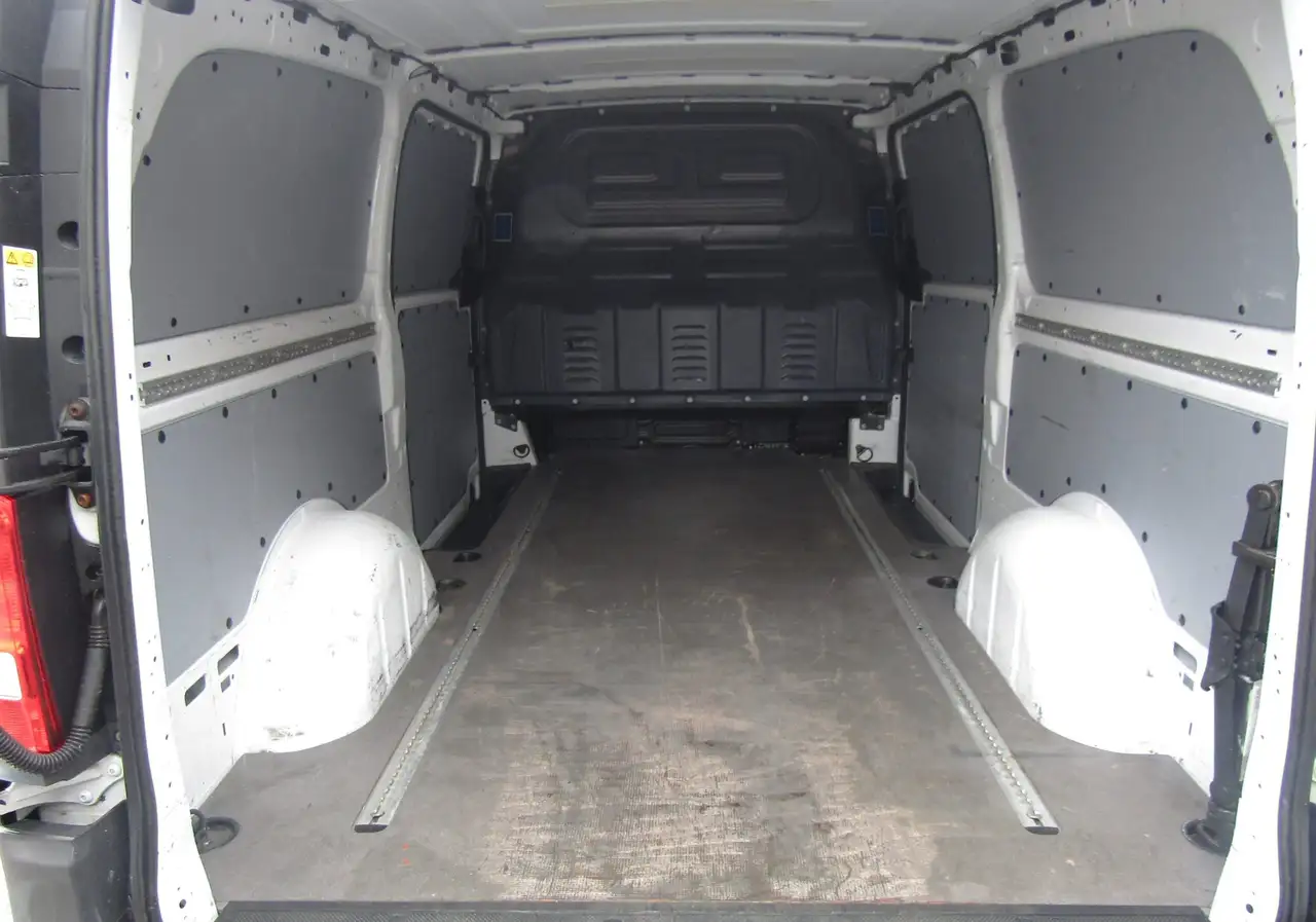 Mercedes-Benz Metris Cargo Van снимка Mercedes-Benz Metris Cargo Van