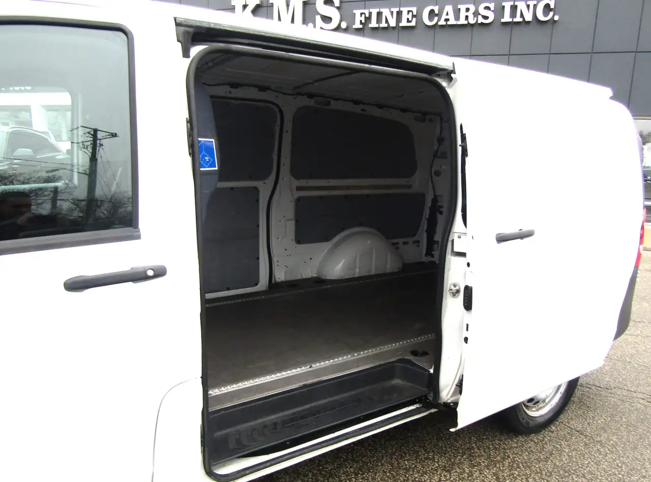 Mercedes-Benz Metris Cargo Van снимка Mercedes-Benz Metris Cargo Van