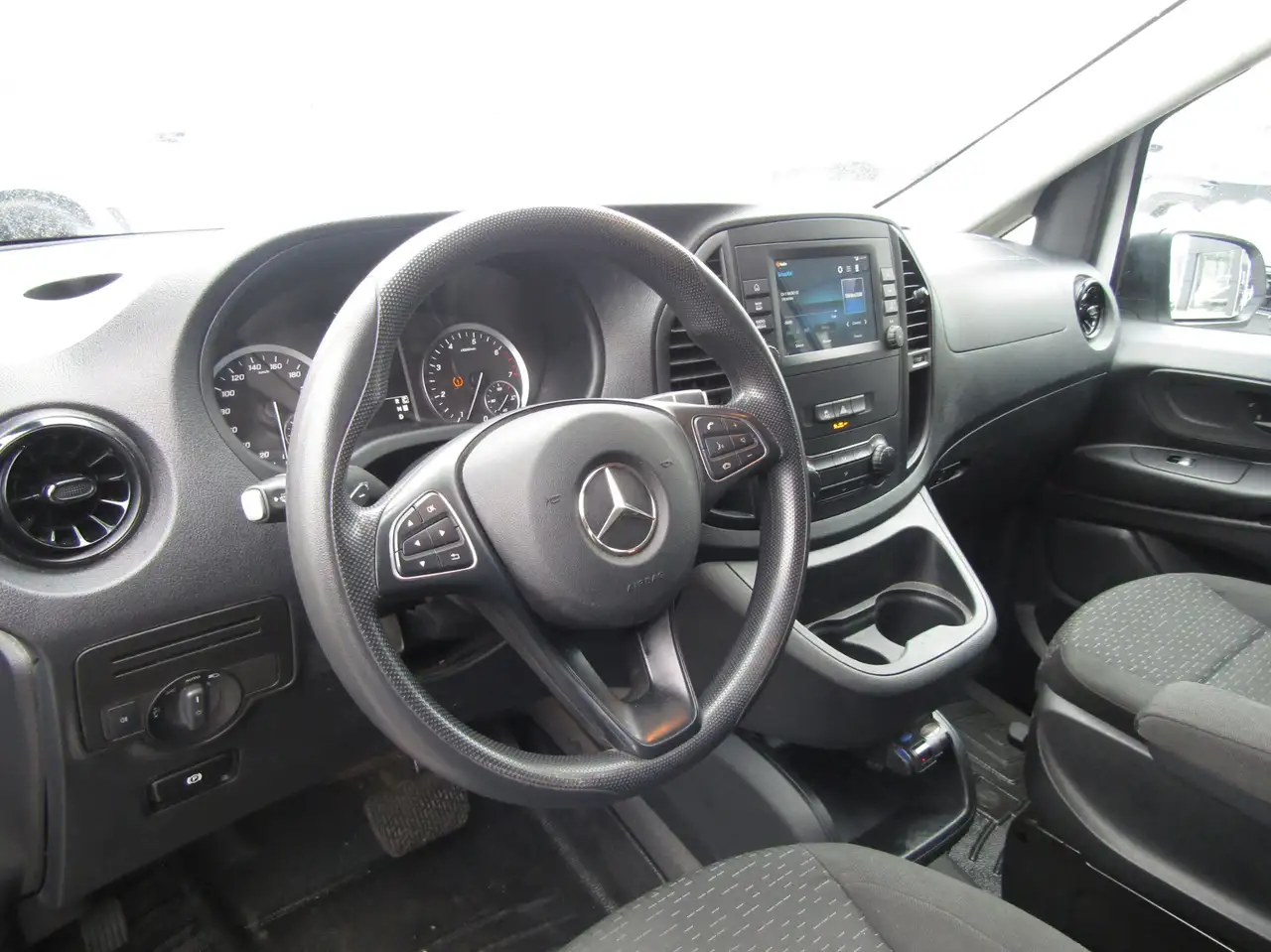 Mercedes-Benz Metris Cargo Van снимка Mercedes-Benz Metris Cargo Van