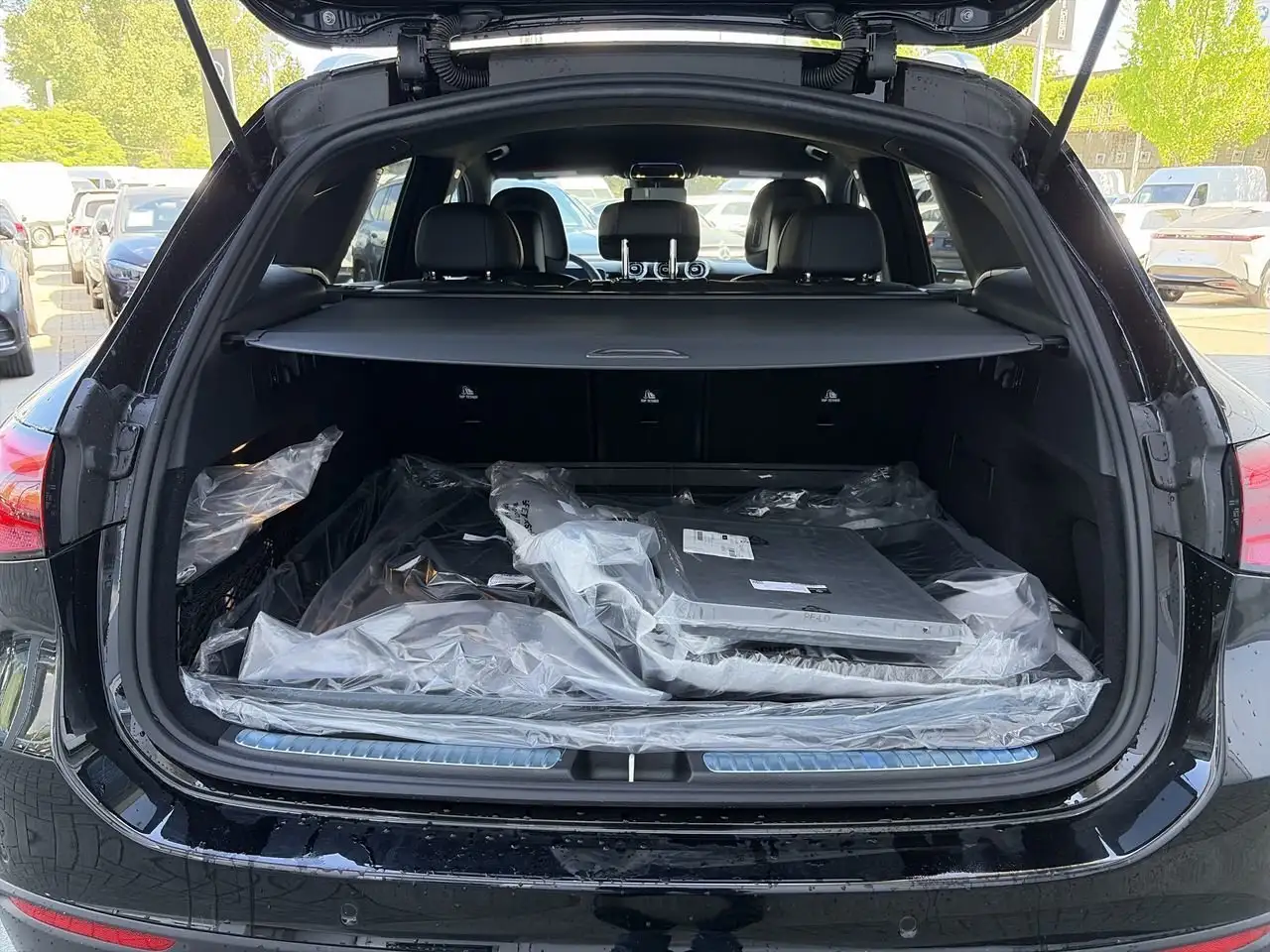 Mercedes-Benz GLC снимка Mercedes-Benz GLC