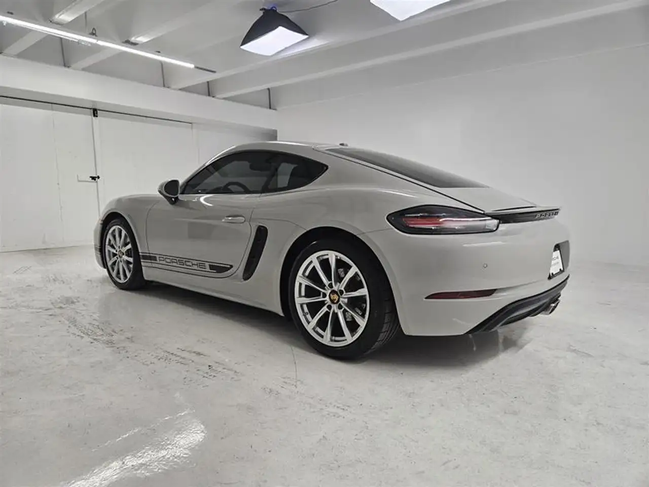 Porsche 718 Cayman снимка Porsche 718 Cayman