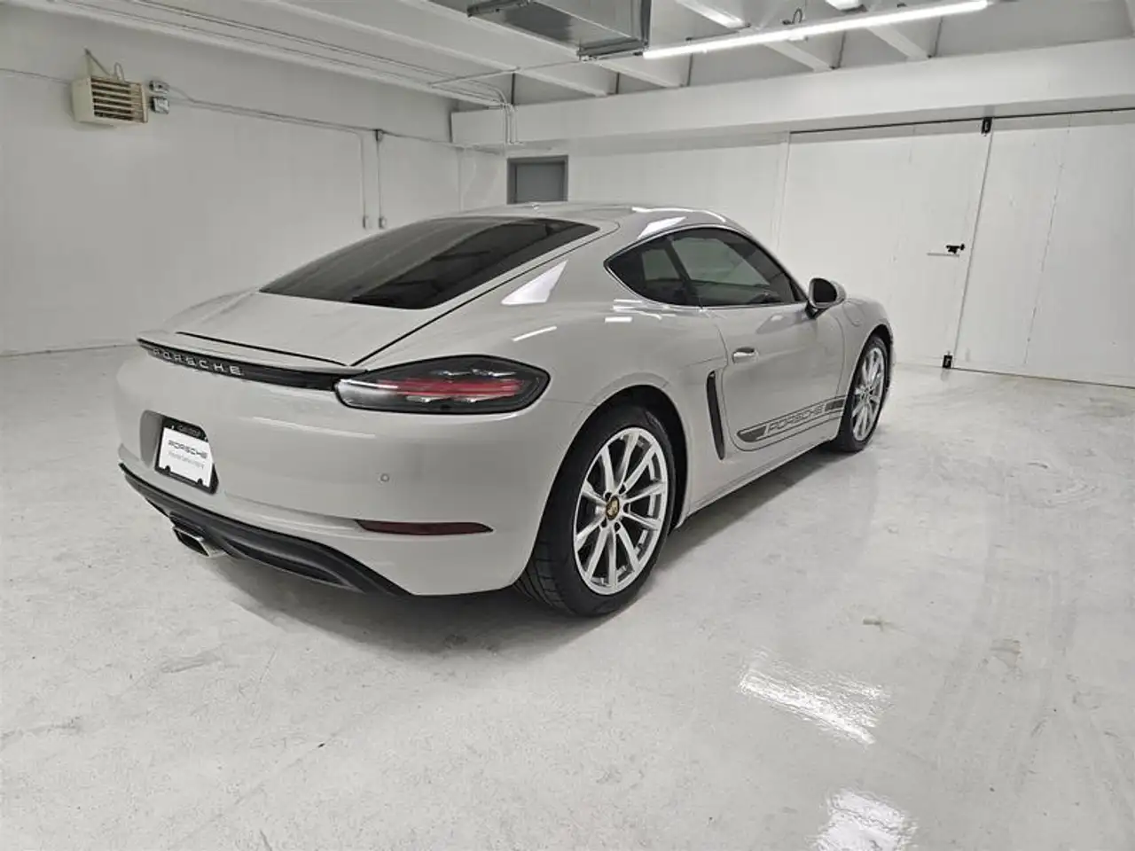 Porsche 718 Cayman снимка Porsche 718 Cayman