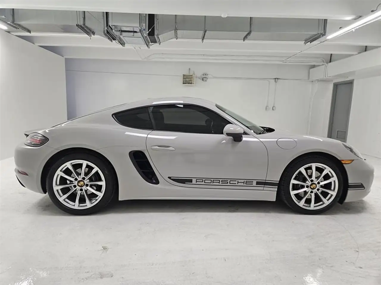 Porsche 718 Cayman снимка Porsche 718 Cayman