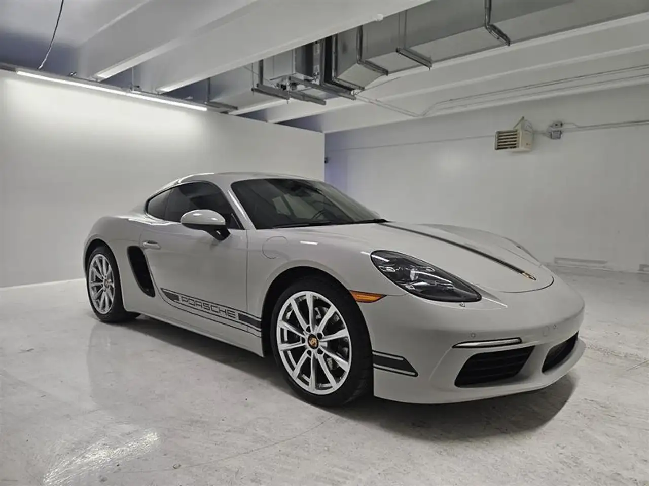 Porsche 718 Cayman снимка Porsche 718 Cayman