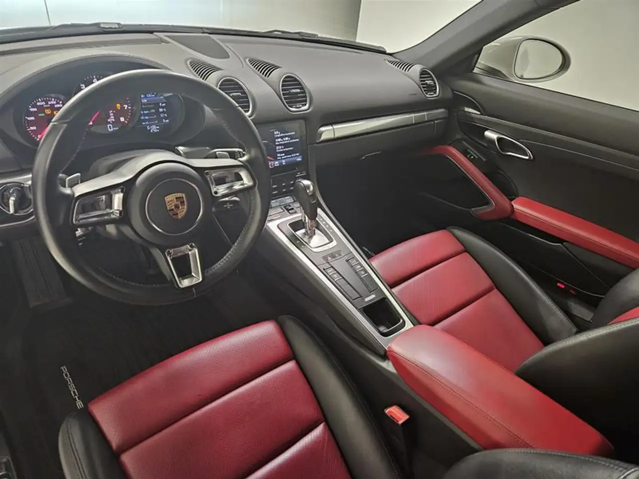 Porsche 718 Cayman снимка Porsche 718 Cayman