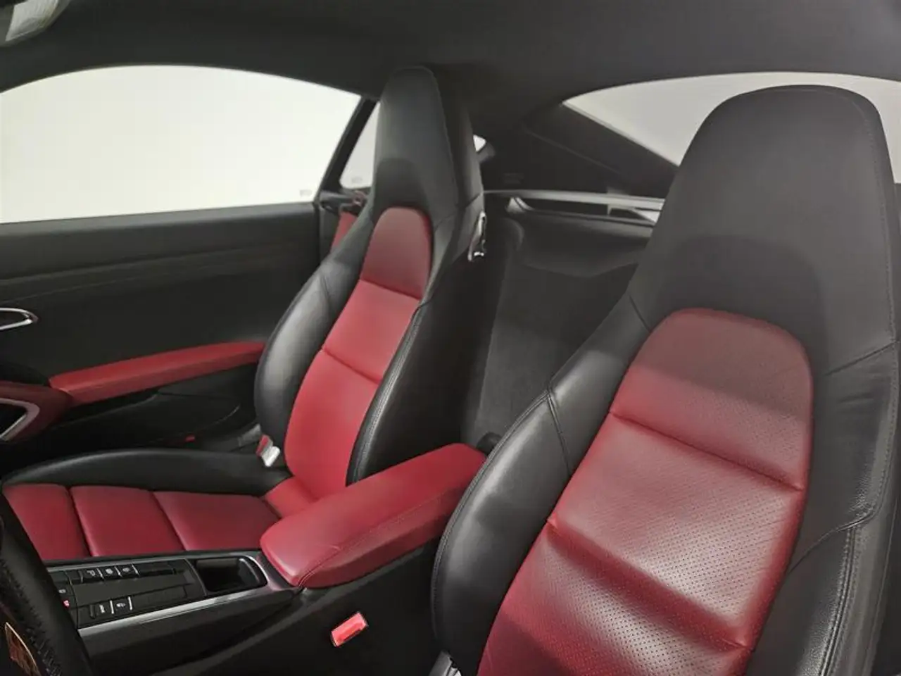 Porsche 718 Cayman снимка Porsche 718 Cayman