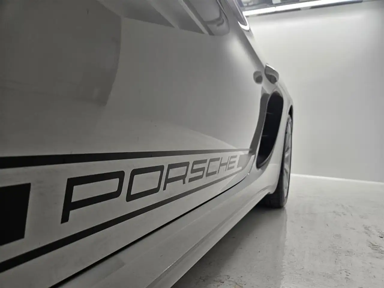 Porsche 718 Cayman снимка Porsche 718 Cayman