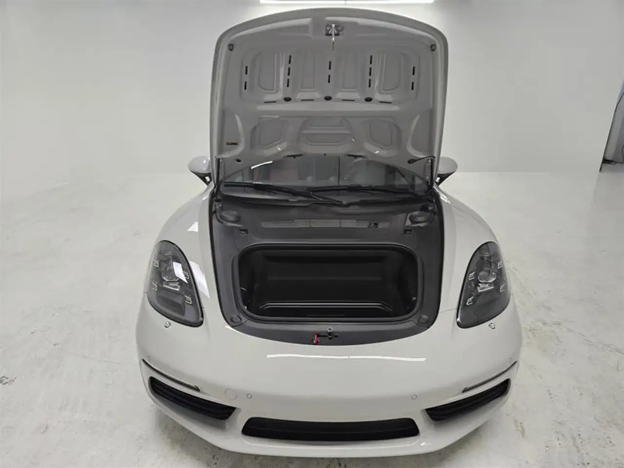 Porsche 718 Cayman снимка Porsche 718 Cayman