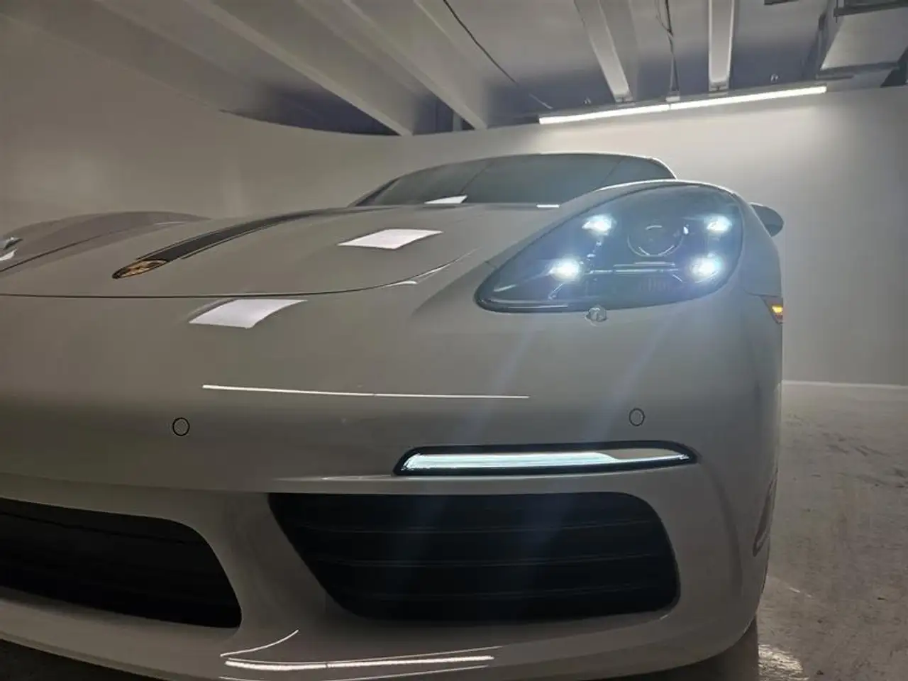 Porsche 718 Cayman снимка Porsche 718 Cayman