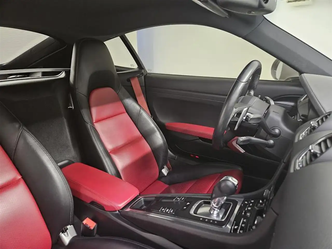 Porsche 718 Cayman снимка Porsche 718 Cayman