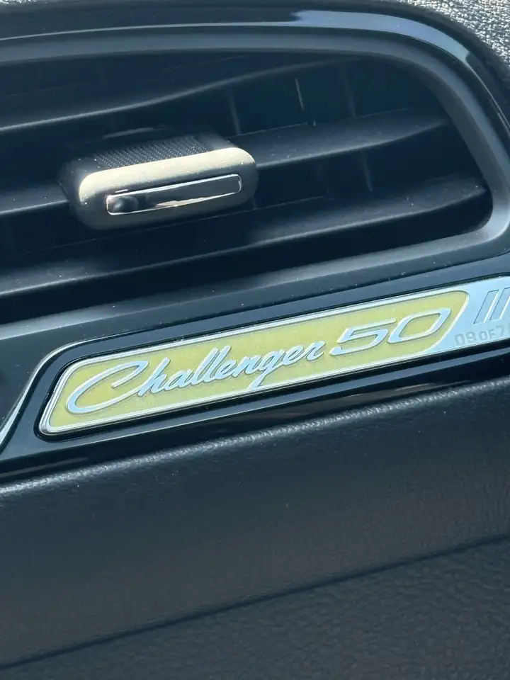 Dodge Challenger снимка Dodge Challenger