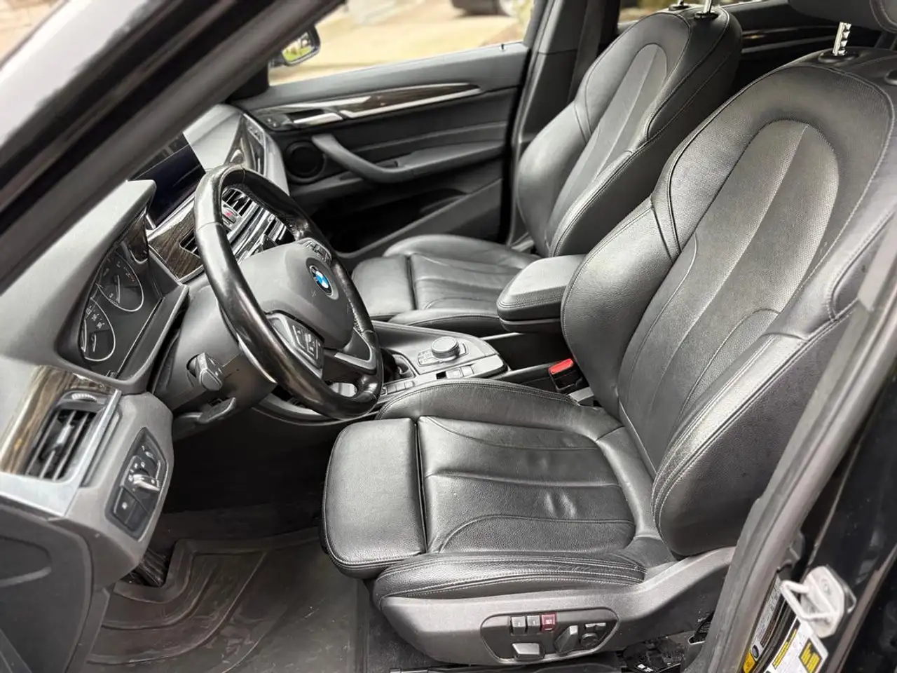 BMW X1 photo BMW X1