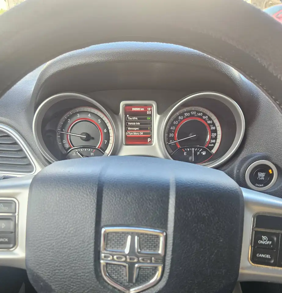 Dodge Journey снимка Dodge Journey