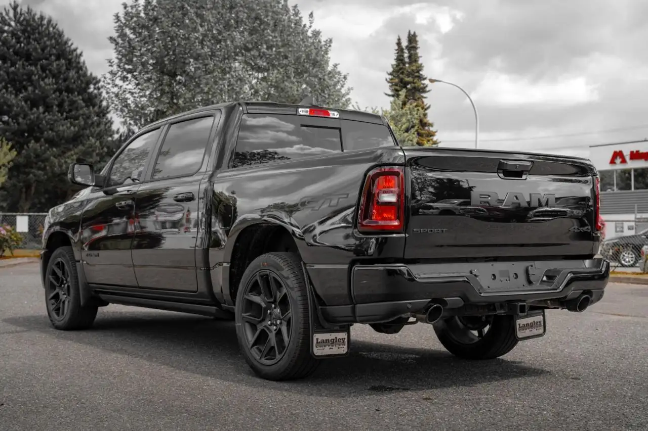 RAM 1500 снимка RAM 1500