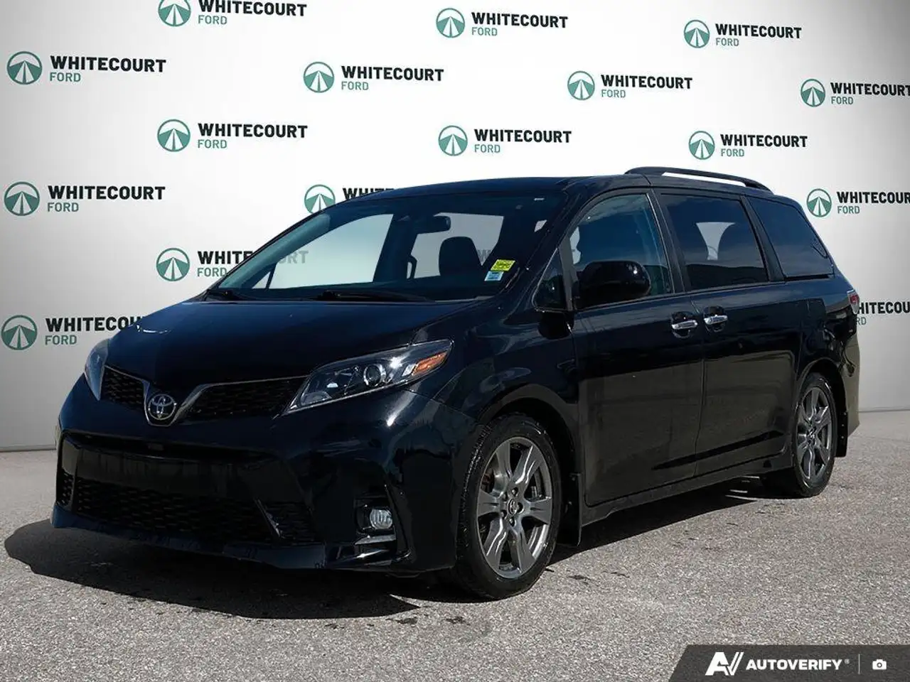 Toyota Sienna photo Toyota Sienna